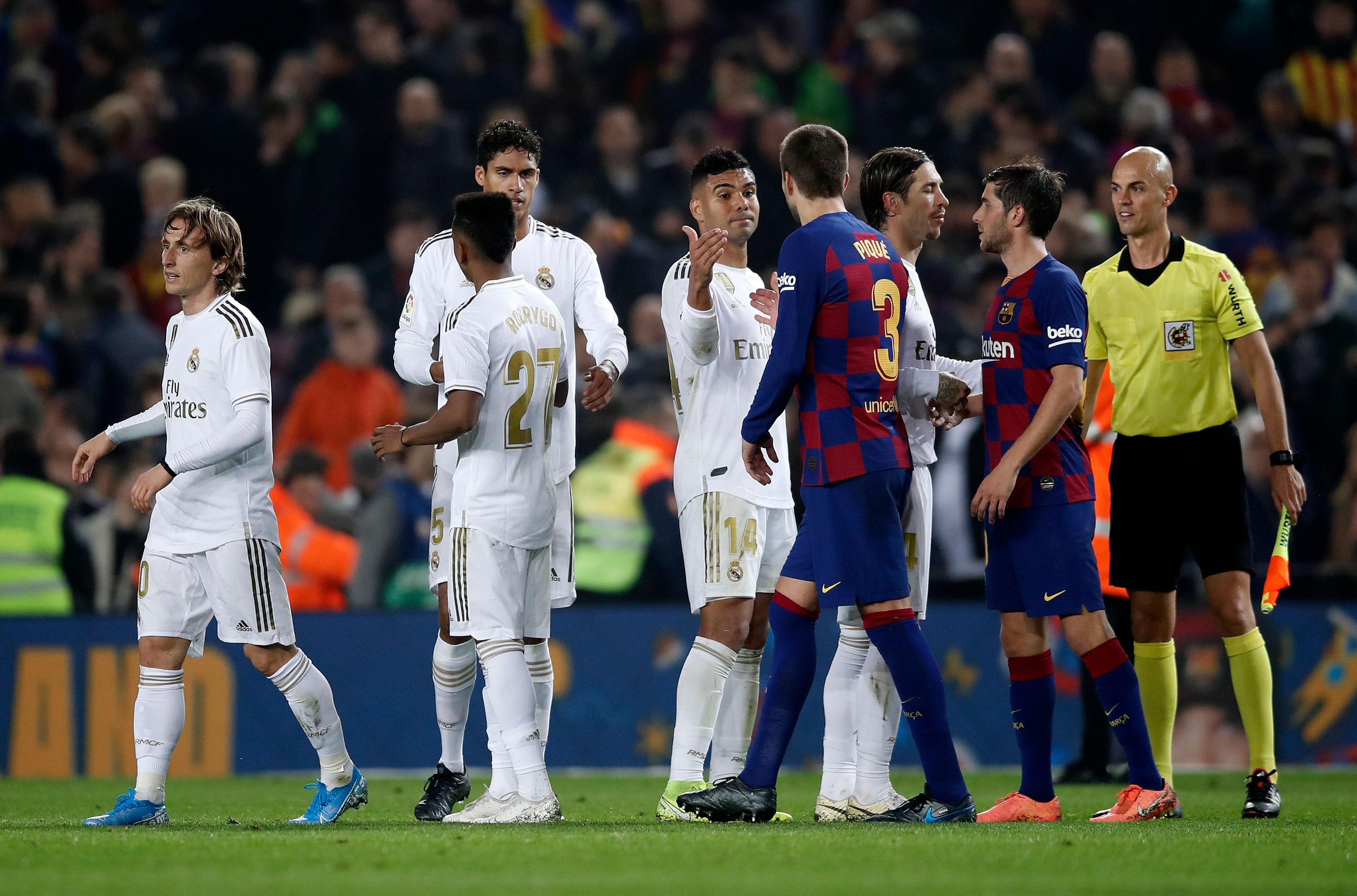 Barcelona Real Madrid La Liga 18122019 COVID-19. La Liga. Real Madrid. Covid-19. Barca. Barcelona. Messi. Tin tức bóng đá. Trực tiếp bóng đá. Tin Real. Bong da. Barcelona. Trực tiếp La Liga. Các cầu thủ dương tính với Covid-19. Các HLV, chủ tịch đội bóng dương tính với Covid-19. lịch thi đấu bóng đá hôm nay.