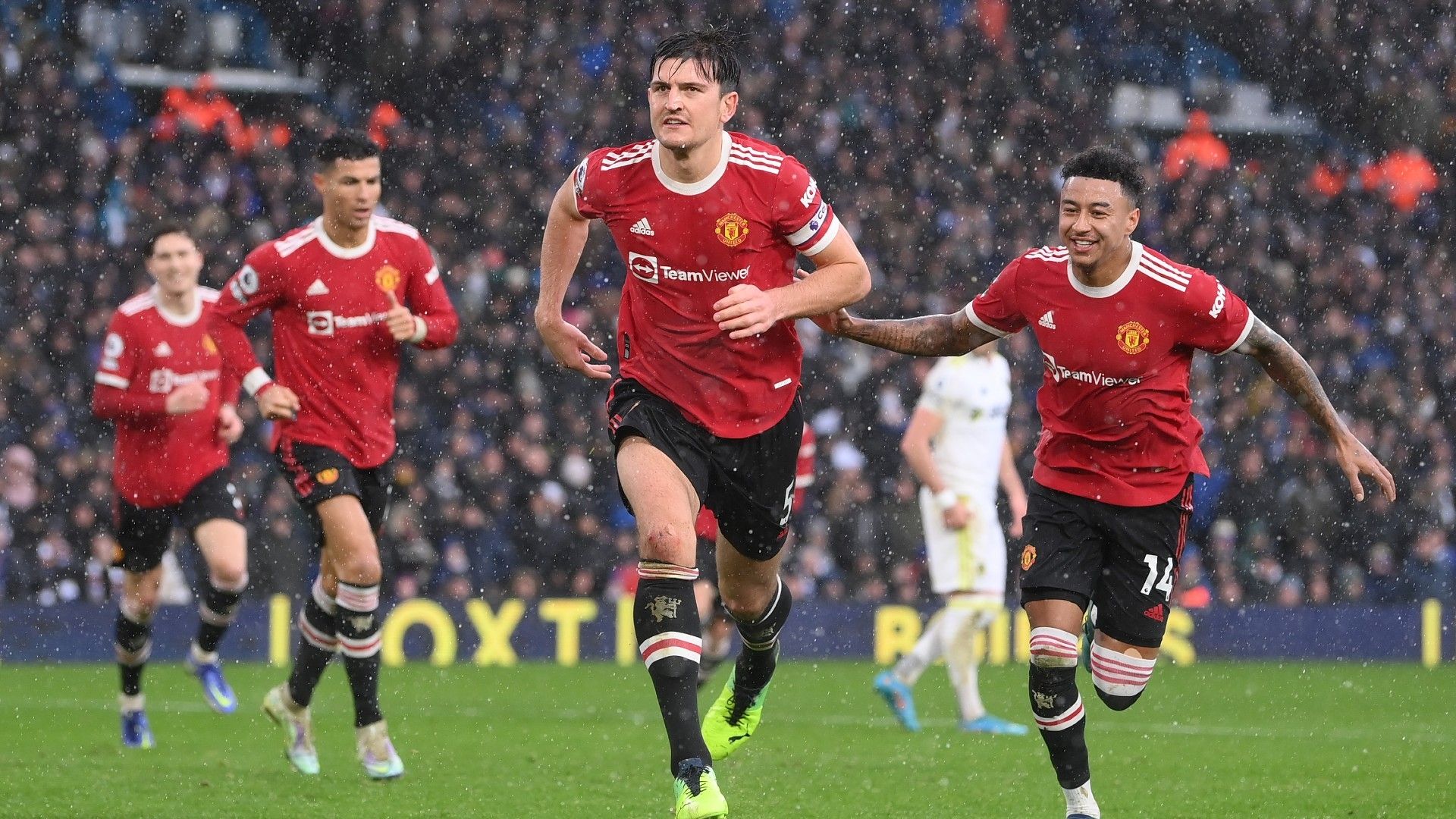 Harry Maguire Manchester United Leeds 2021-22