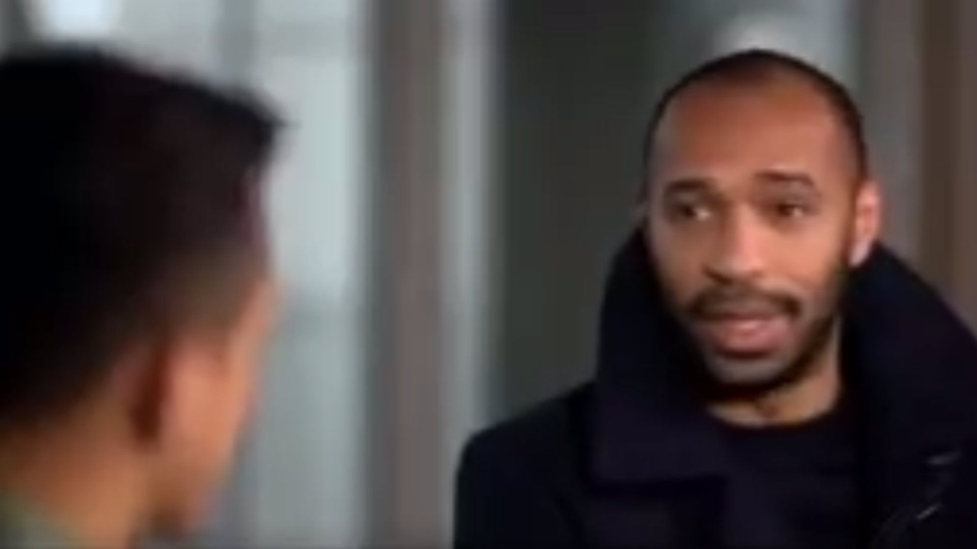 Alexis Sánchez entrevista Thierry Henry