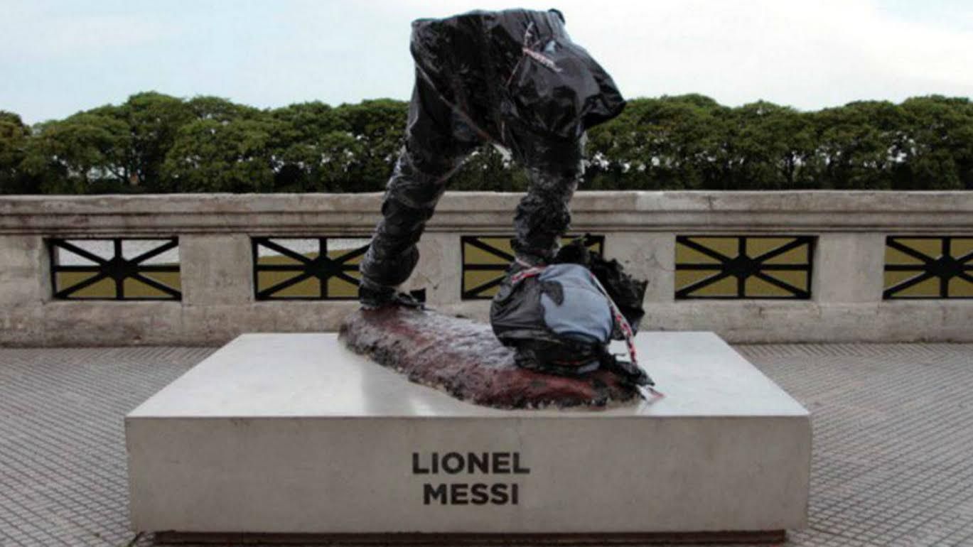 Messi statue