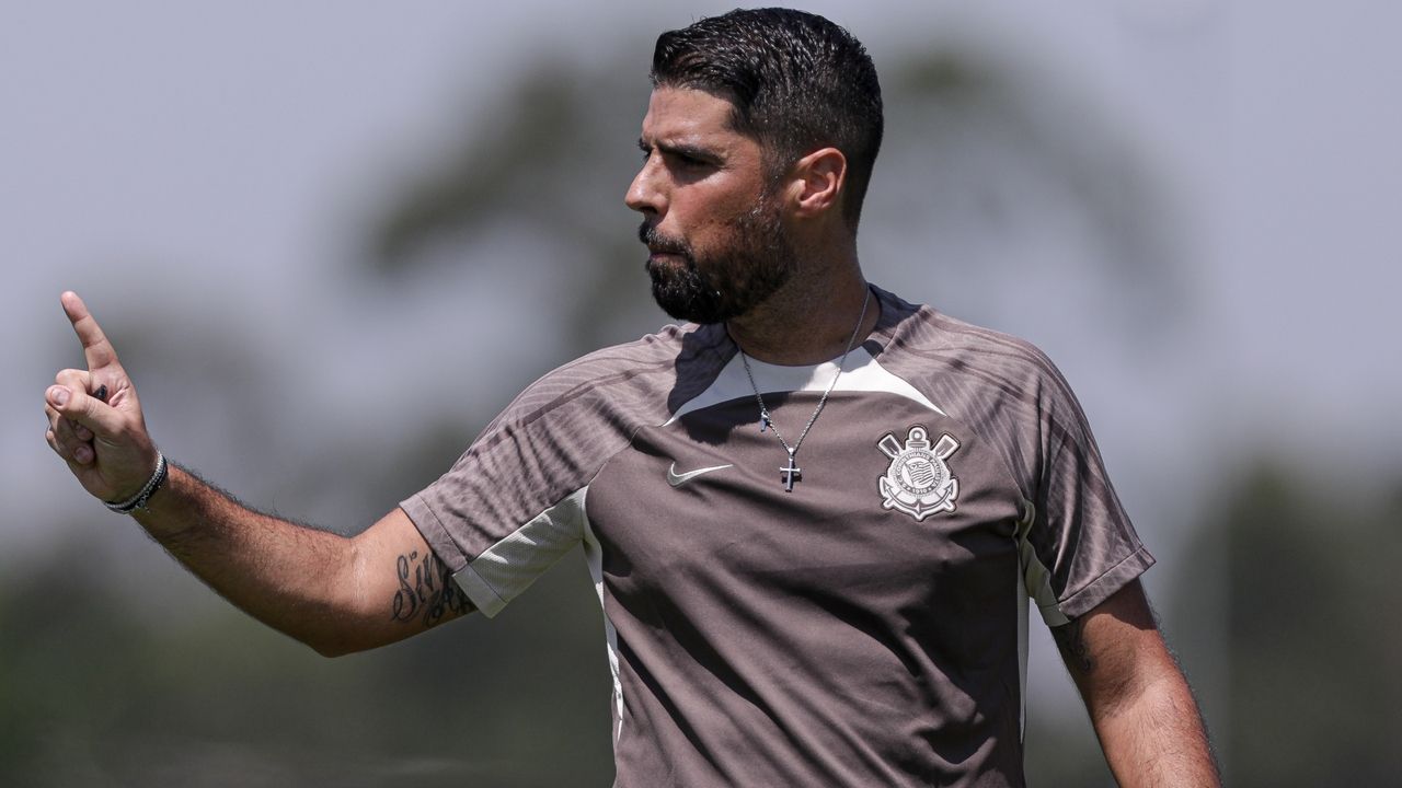 António Oliveira, pelo Corinthians, 2024