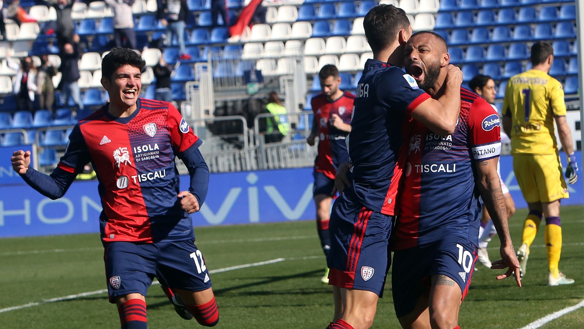 Cagliari Fiorentina celebrating Joao Pedro Serie A