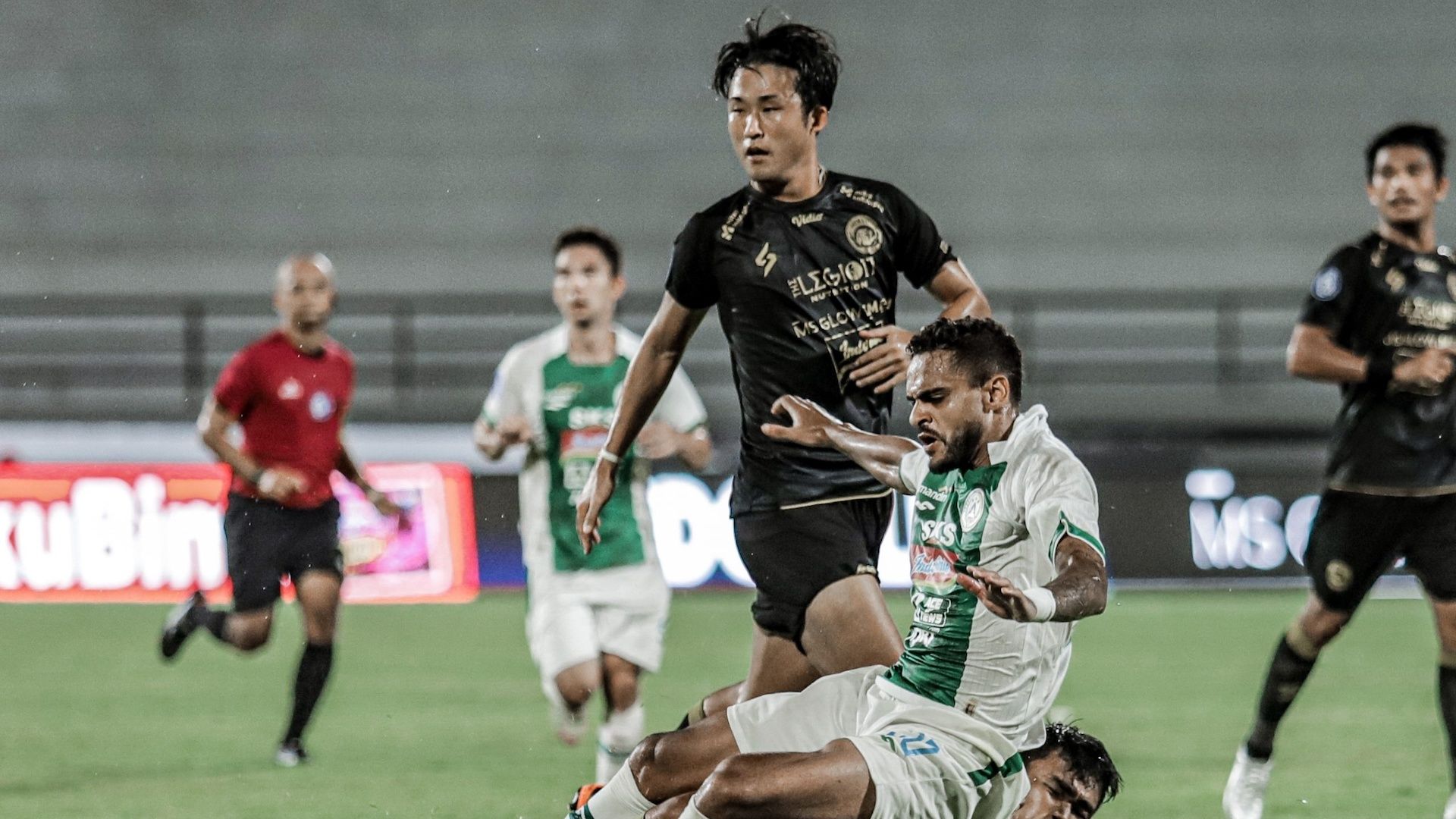 Renshi Yamaguchi vs Juninho - PSS vs Arema