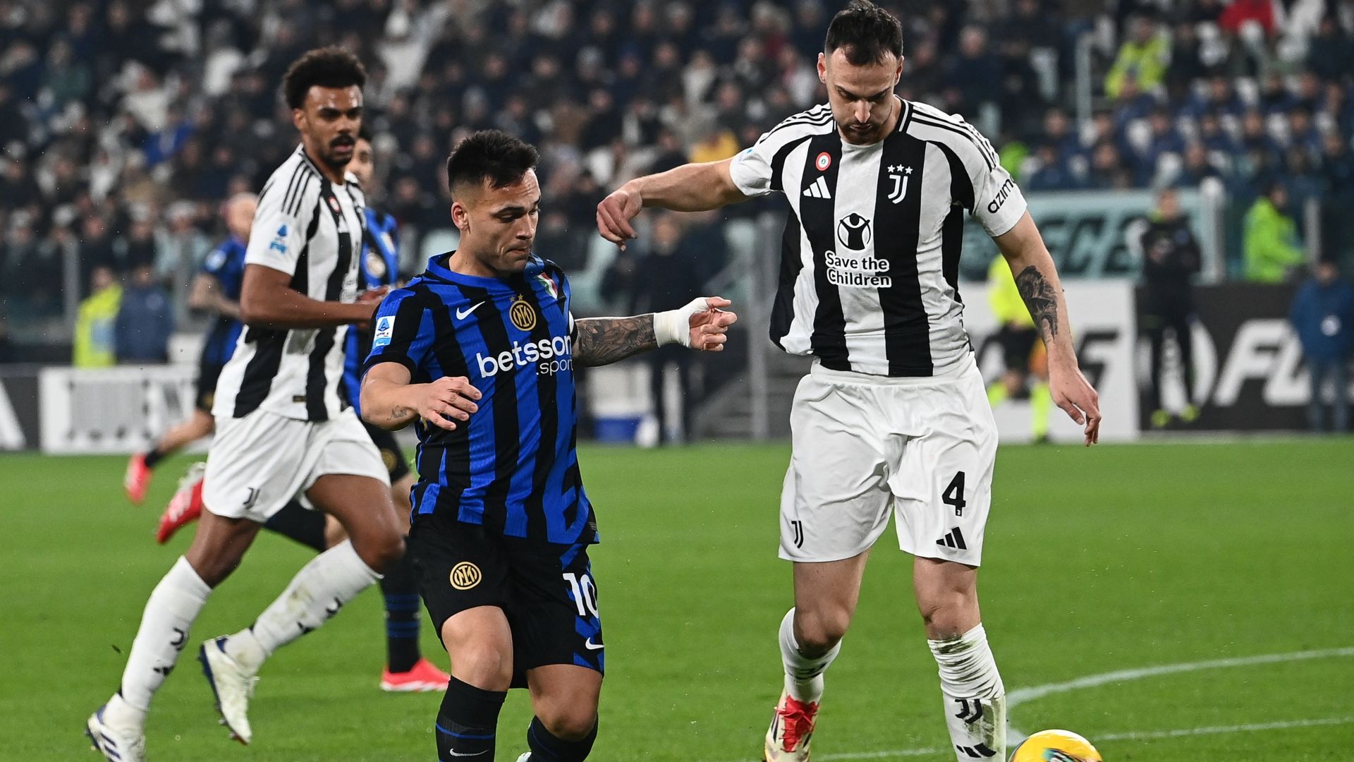 Federico Gatti Lautaro Martinez Juventus Inter