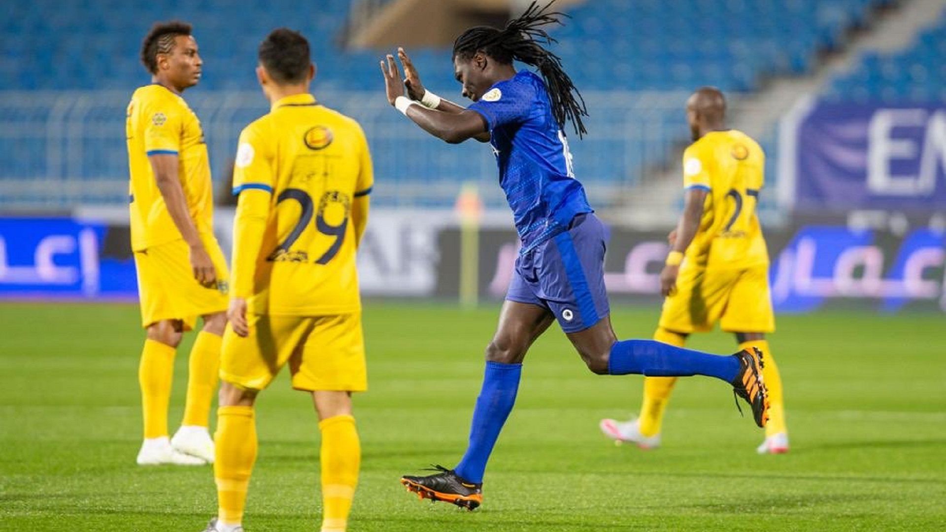 bafetimbi gomis Al Hilal - Al Taawon 2020-2021