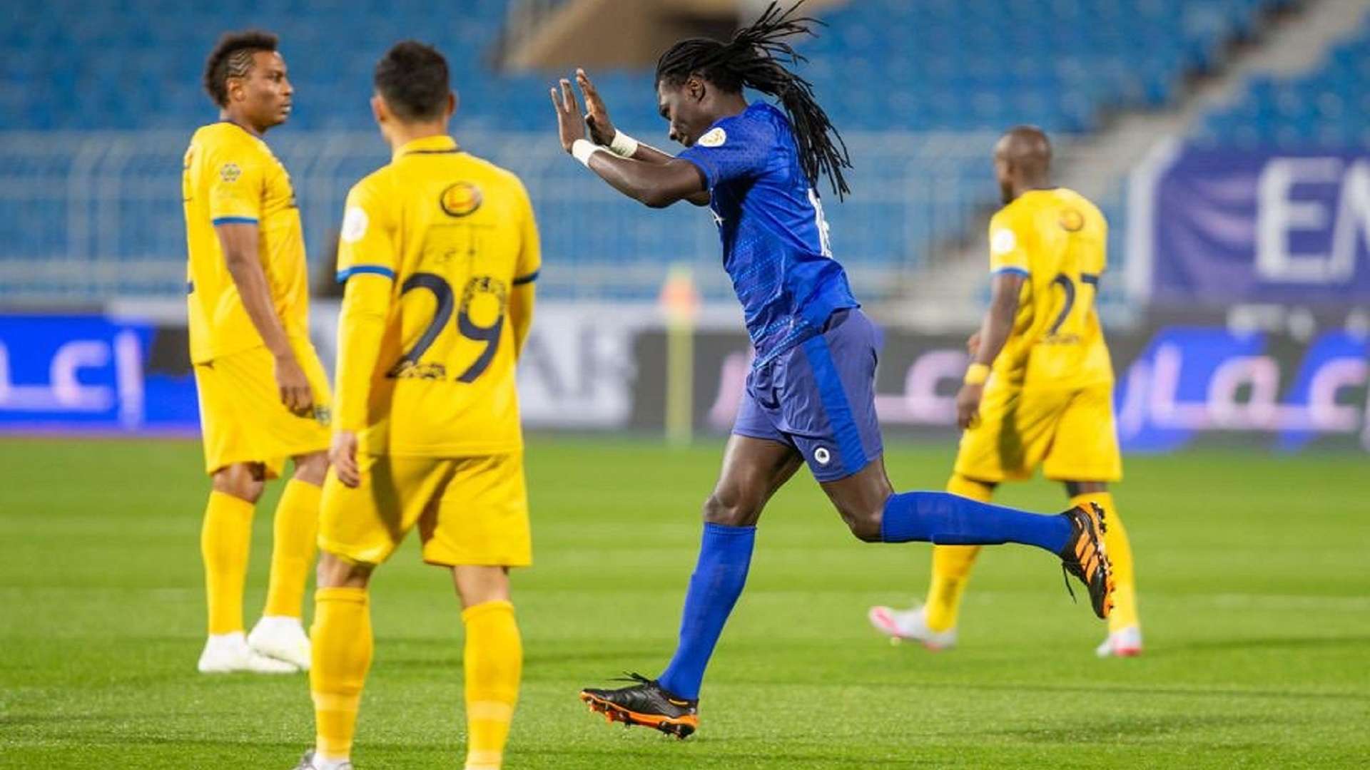 bafetimbi gomis Al Hilal - Al Taawon 2020-2021