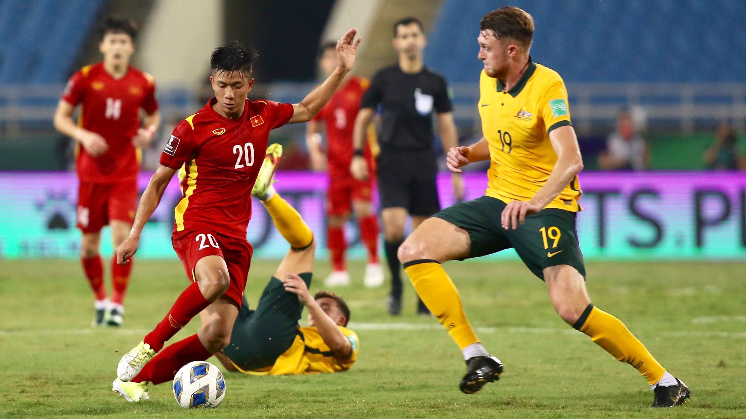 Phan Van Duc Harry Souttar Vietnam vs Australia World Cup 2022 Qualification 07092021
