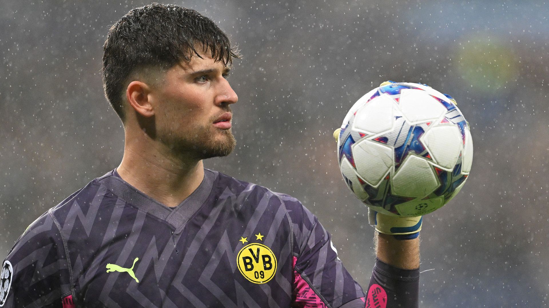 GREGOR KOBEL BORUSSIA DORTMUND