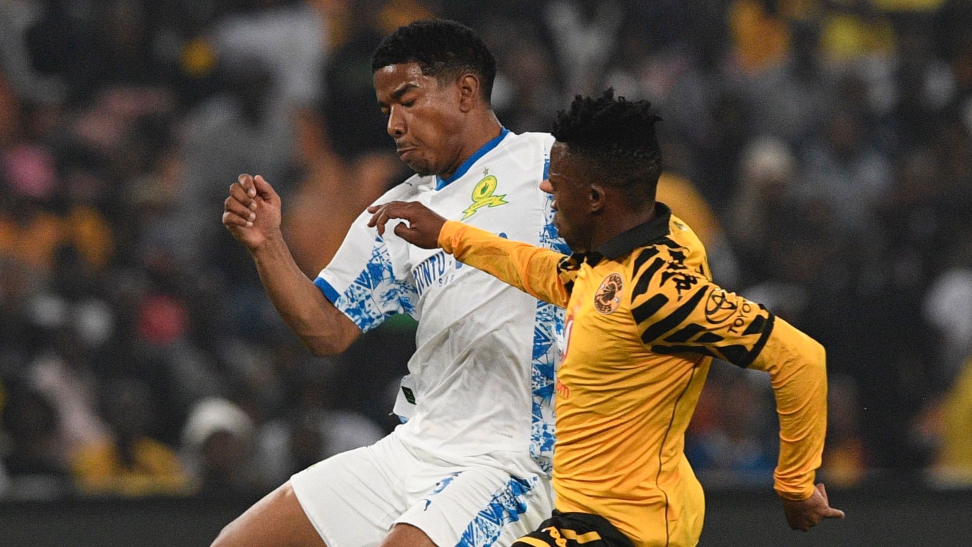 Mduduzi Shabalala of Kaizer Chiefs and Jayden Adams of Mamelodi Sundowns