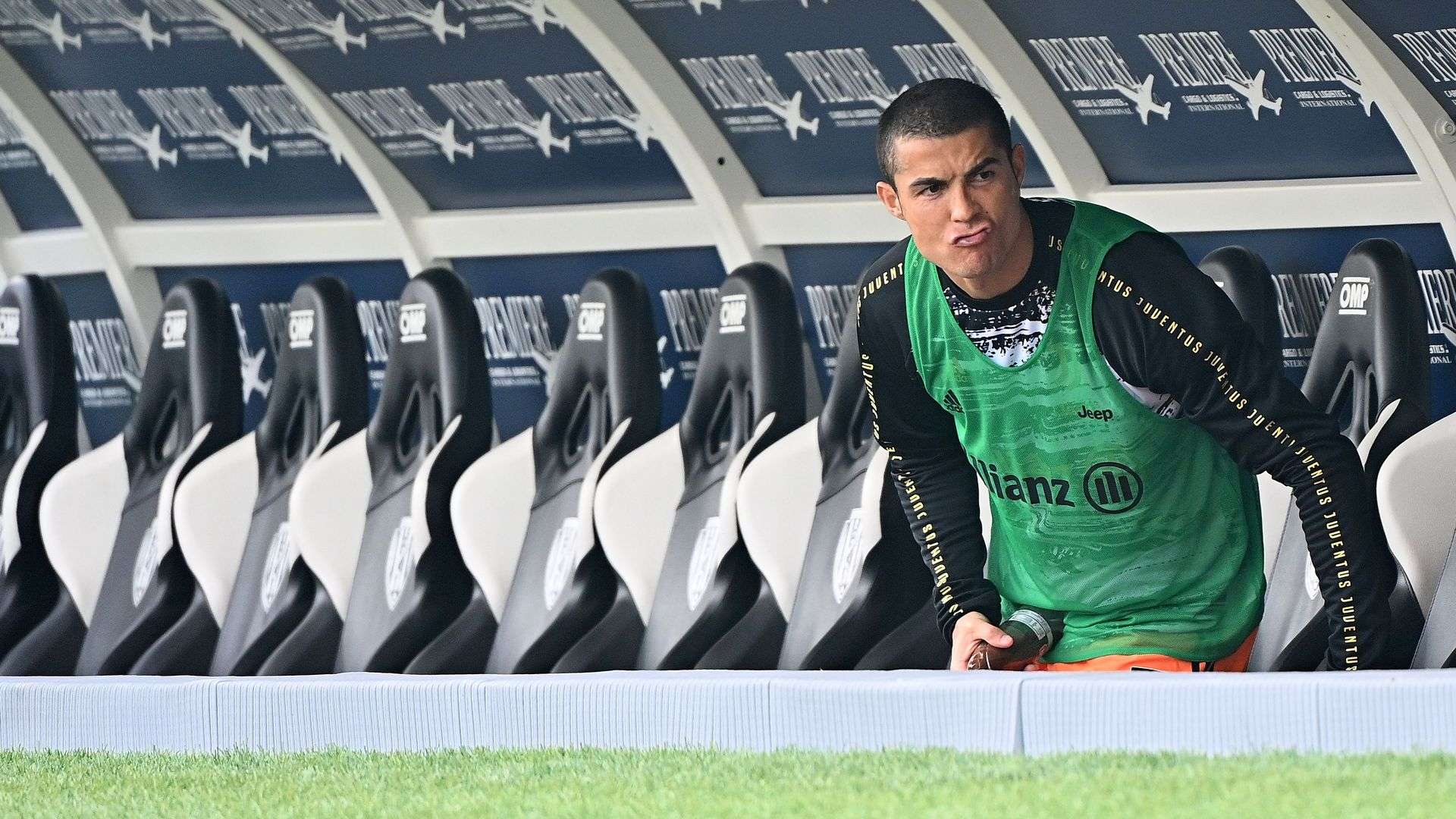 Cristiano Ronaldo on Juventus bench / Cristiano Ronaldo yedek kulübesinde