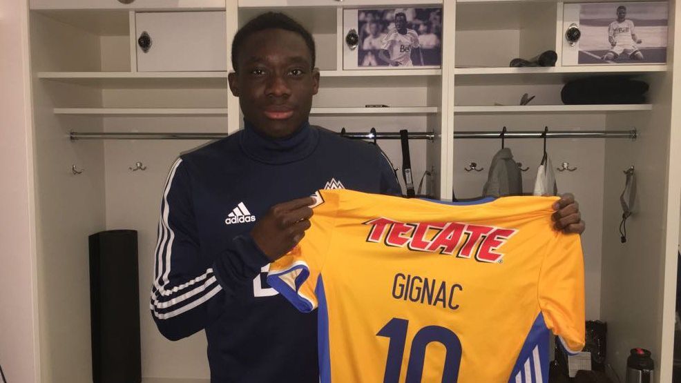 Alphonso Davies, no Vancouver Whitecaps, com a camisa de Gignac, do Tigres, em 2017