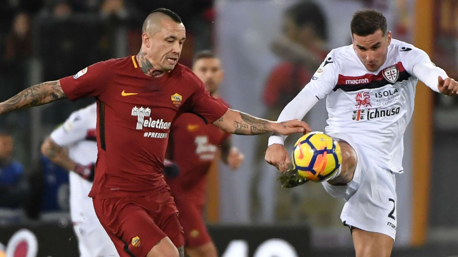 Nainggolan Van der Wiel Roma Cagliari Serie A