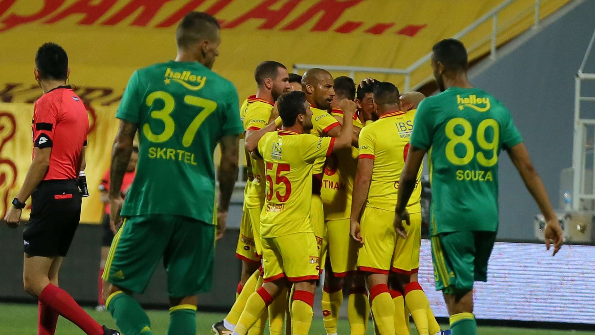 Goztepe Fenerbahce celebration 1282017