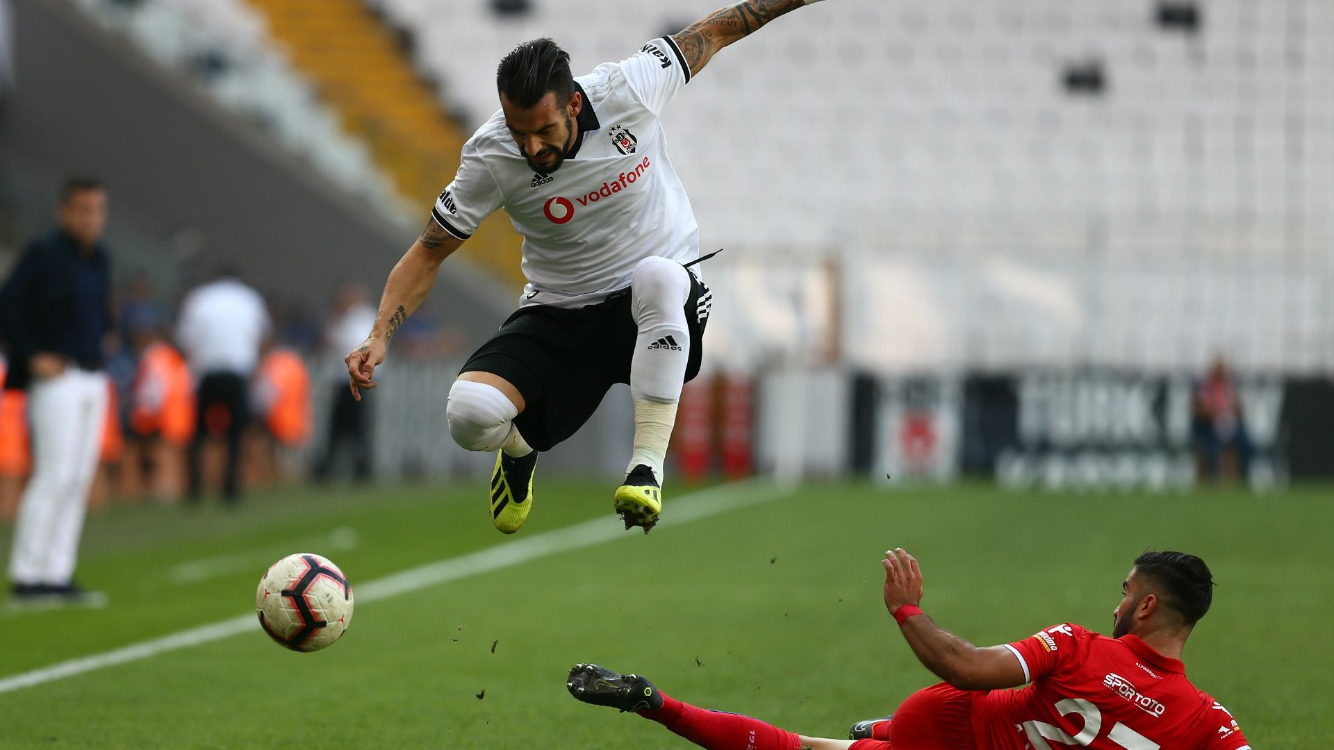Besiktas Altinordu Alvaro Negredo