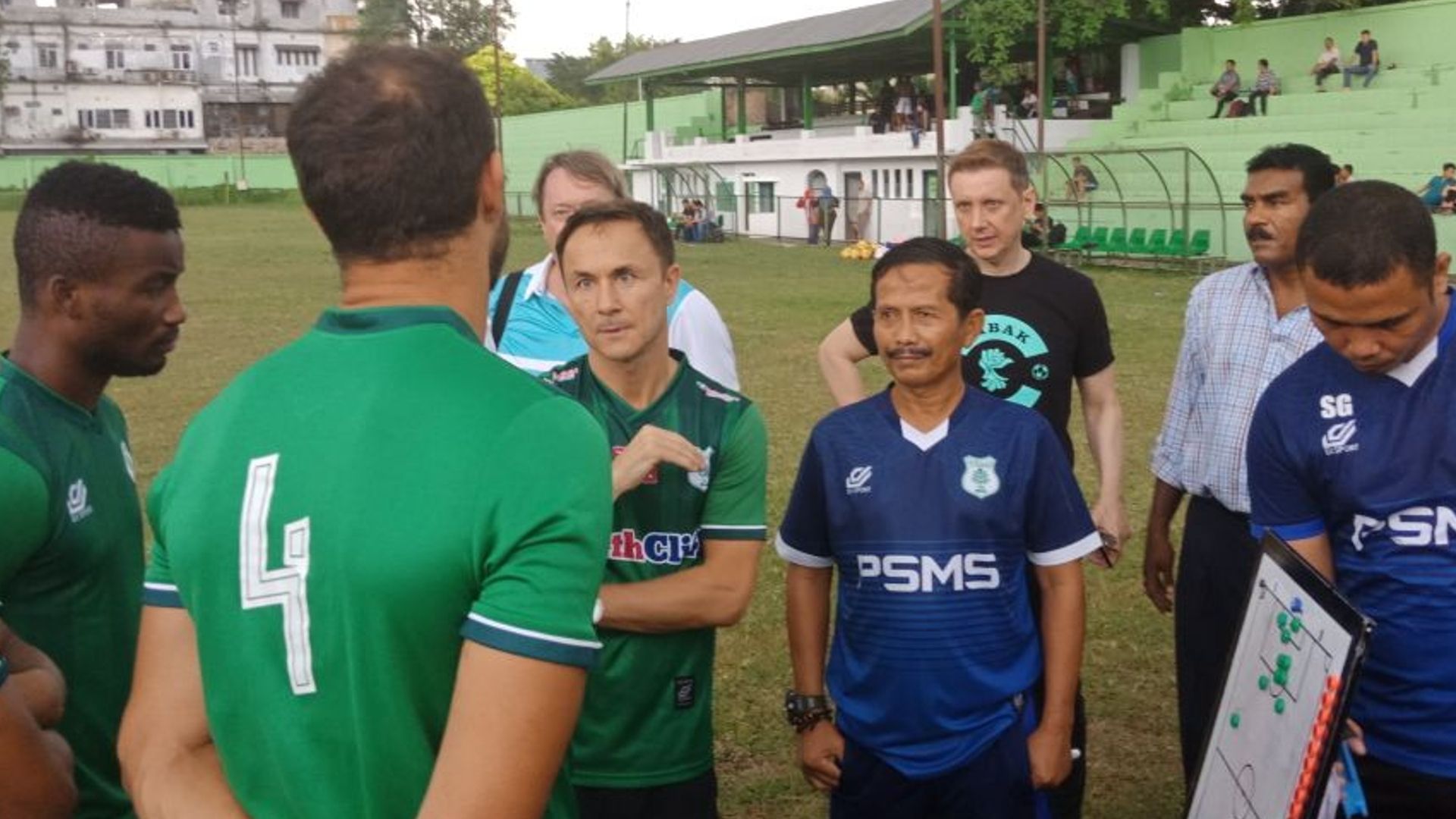 Coaching Clinic Dennis Wise PSMS Medan