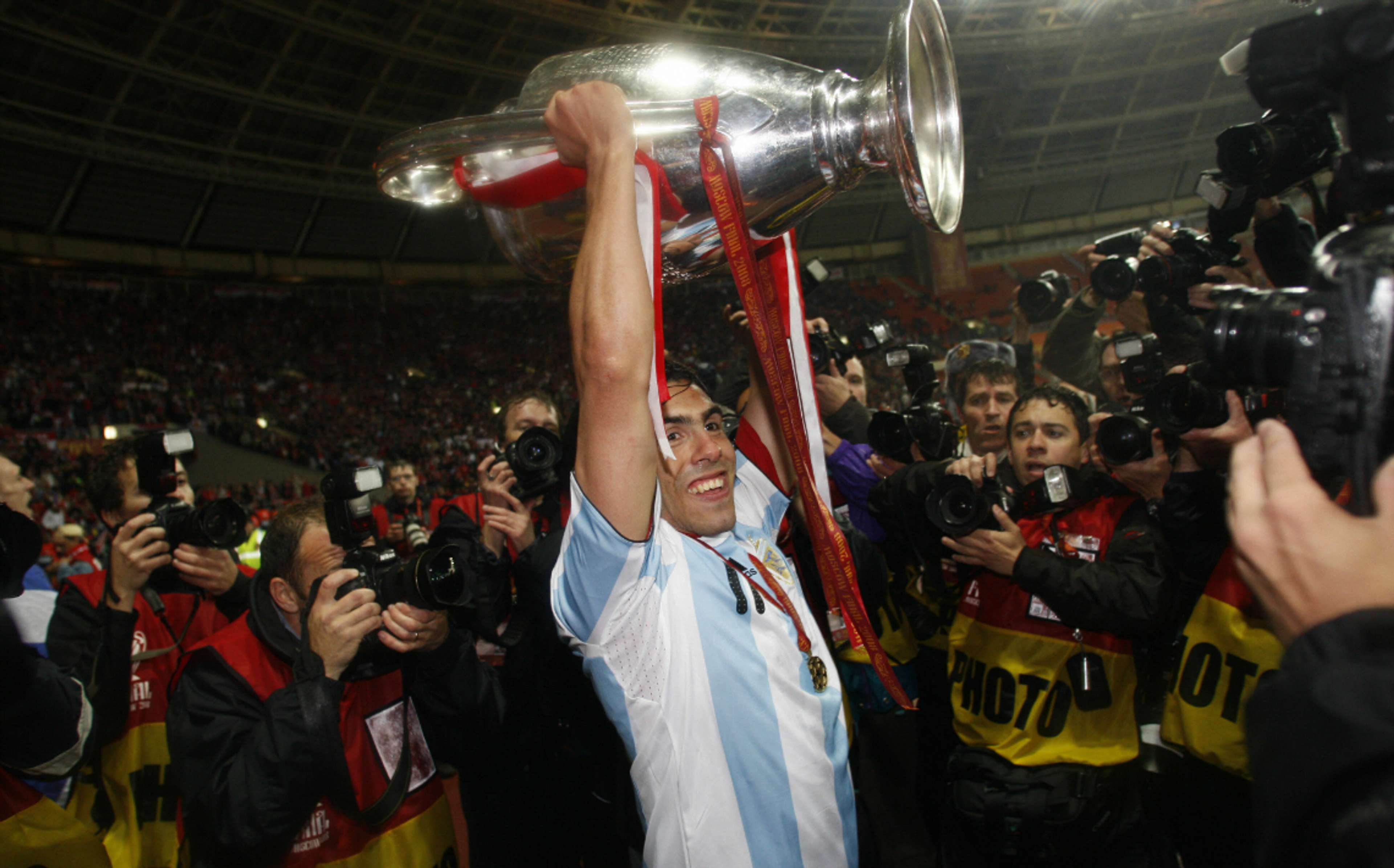 Carlos Tevez - UEFA Champions League trophy 2008