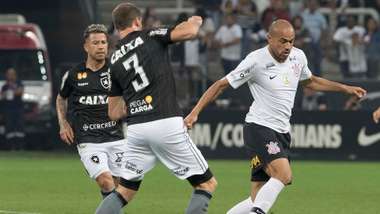 Leo Valencia Roger Corinthians Botafogo Brasileirao Serie A 18072018