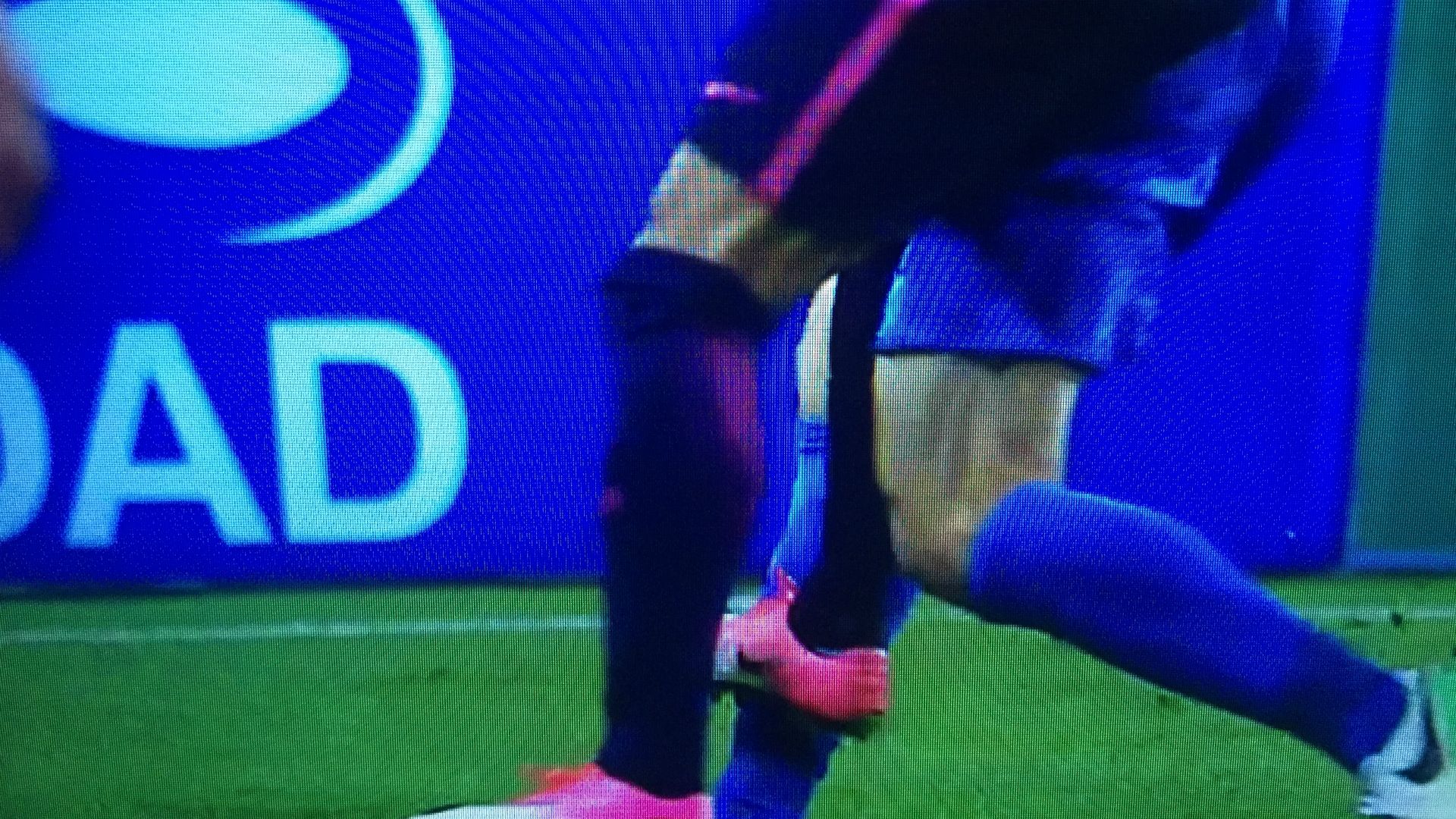 BODY ONLY Neymar Malaga Barcelona kick