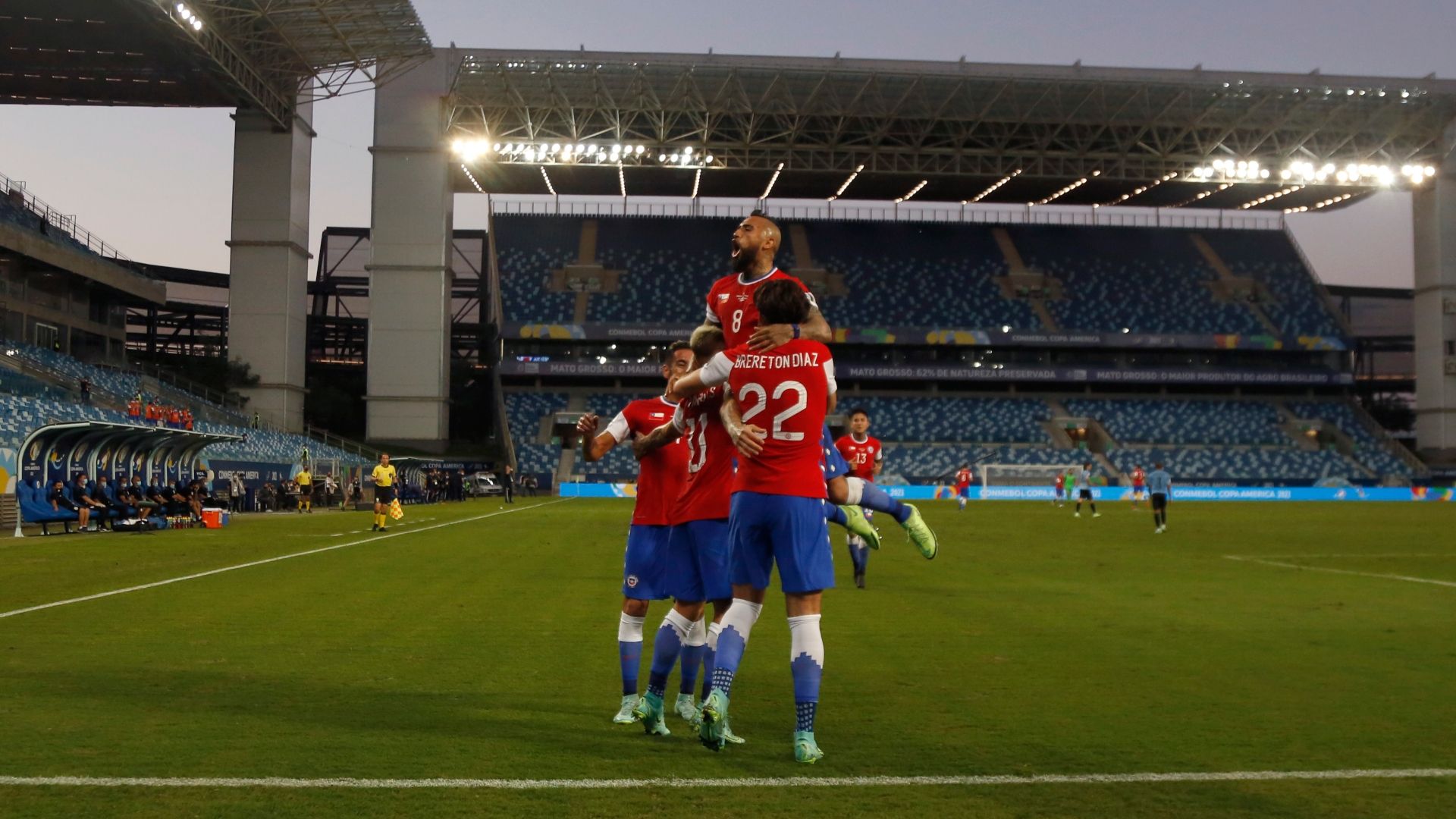 210621 Arturo Vidal Uruguay Chile
