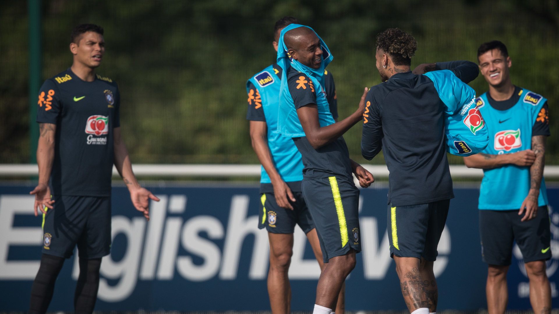 Neymar Fernandinho Brasil treino Londres 28052018