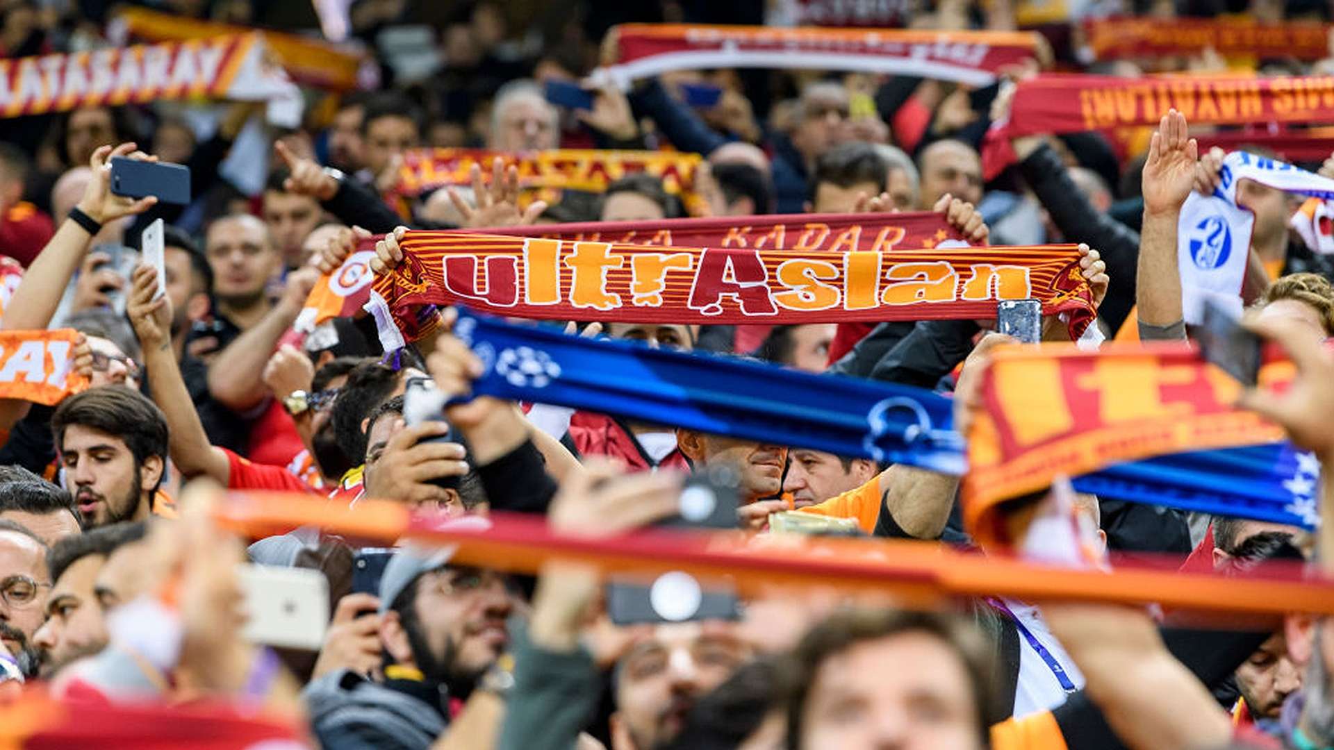 Galatasaray fans Schalke UCL 10242018