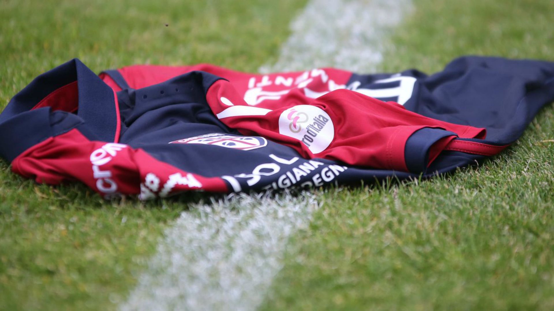 Cagliari celebratory jersey dedicated to the Giro d'Italia
