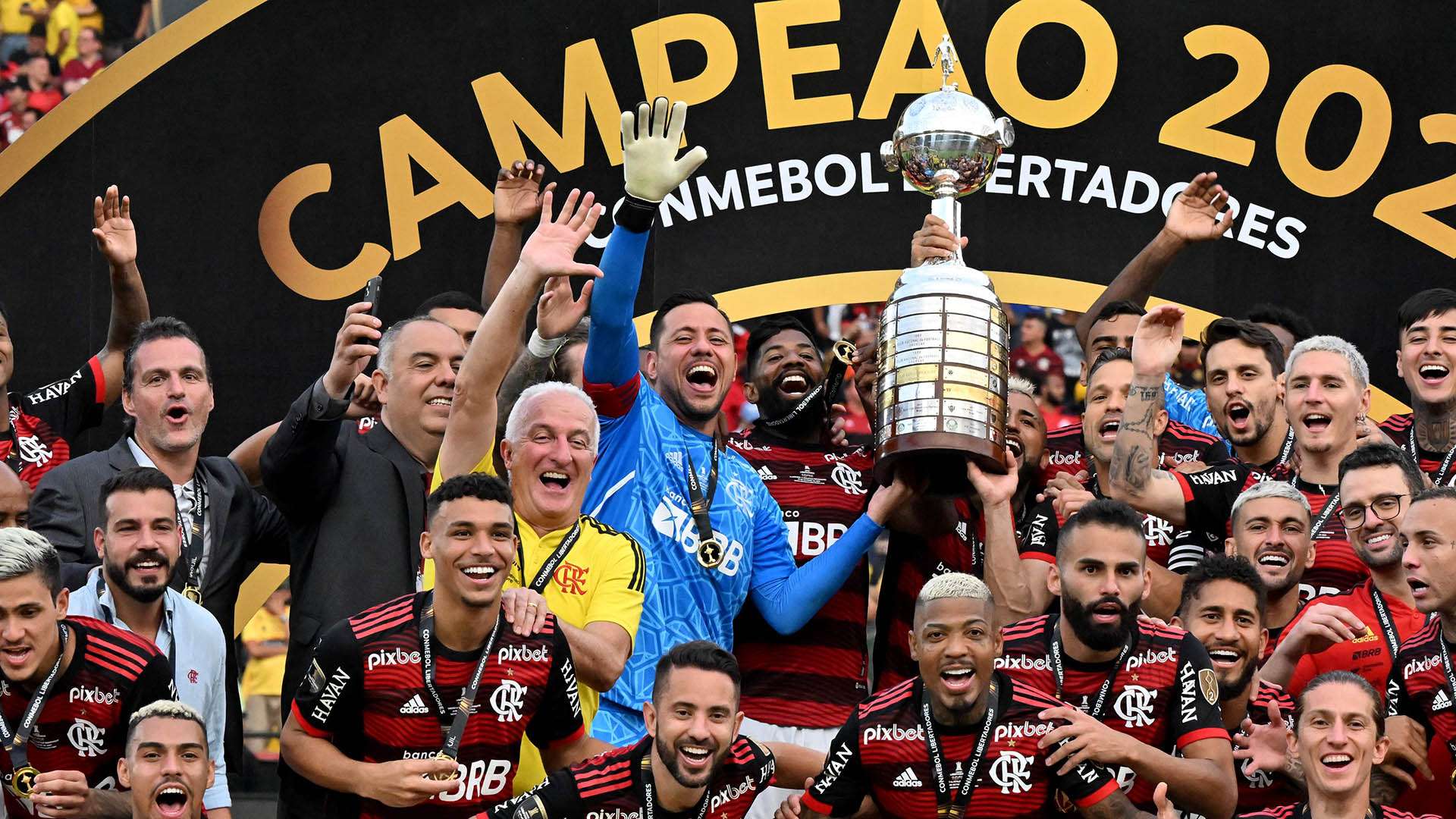 Dorival e jogadores, Flamengo campeão da Libertadores 29102022