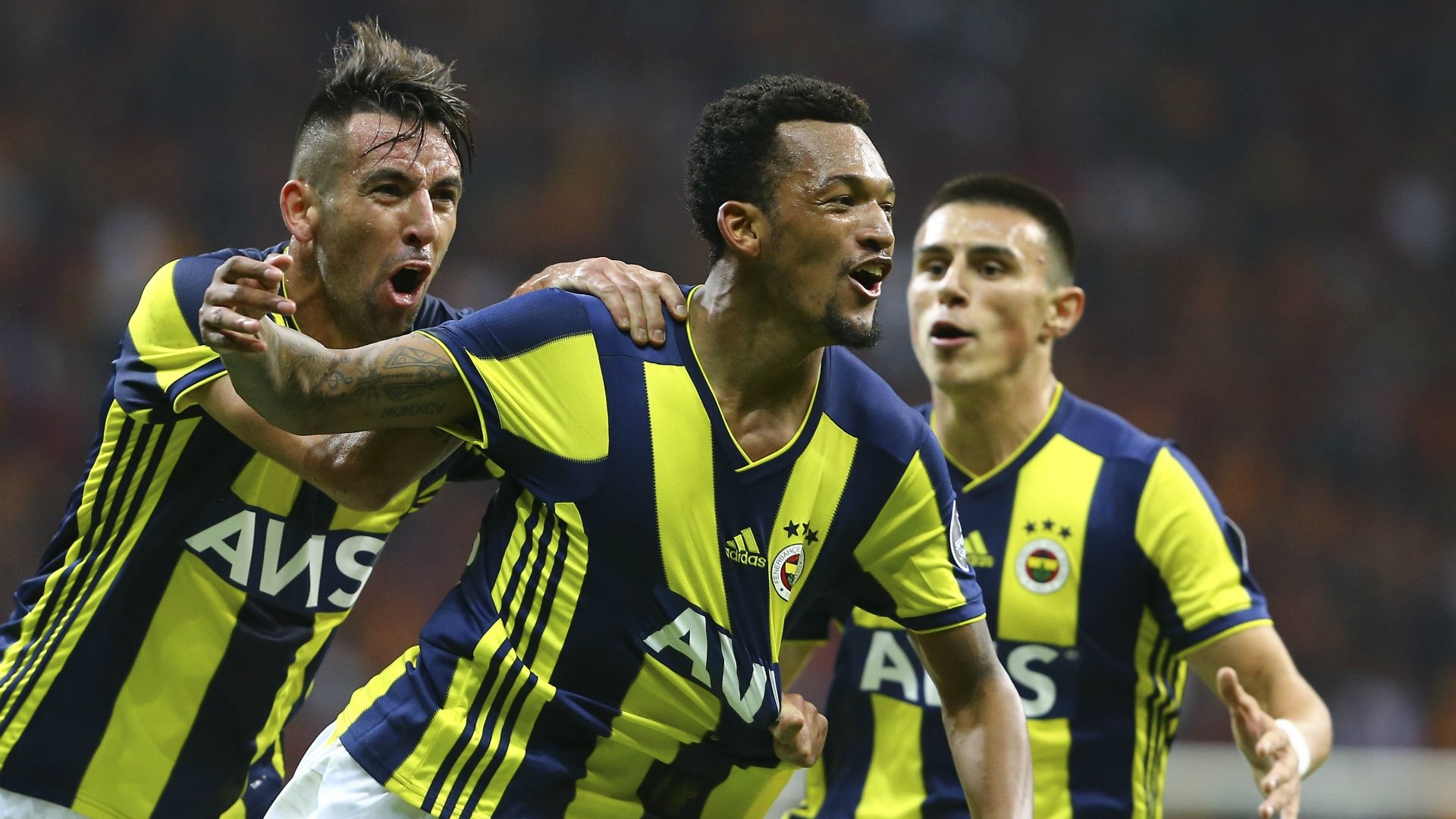 Galatasaray Fenerbahce Jailson Isla Eljif Elmas 0211118
