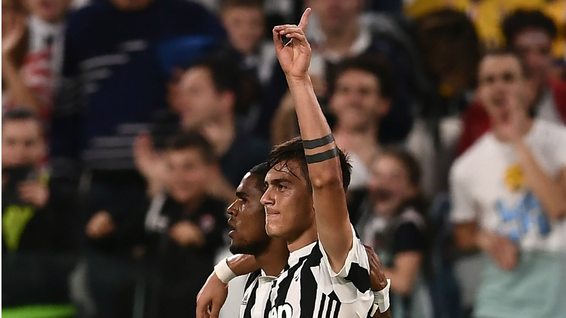 Paulo Dybala Douglas Costa Juventus Bologna Serie A