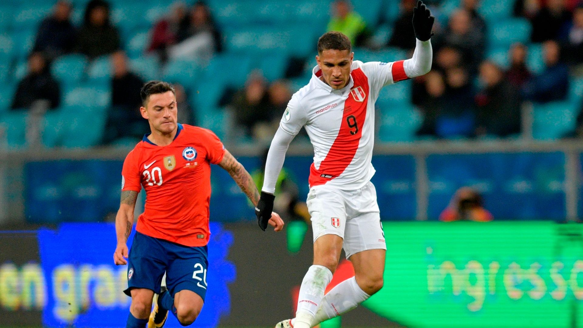Charles Aránguiz - Paolo Guerrero Chile Perú