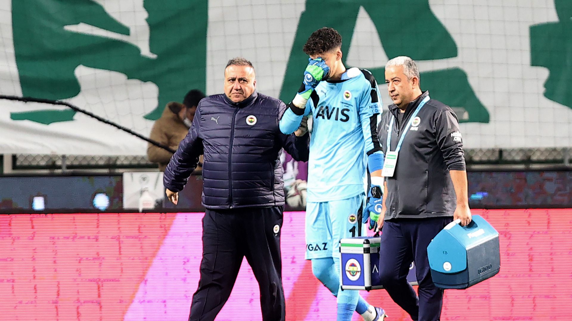Altay Bayındır Fenerbahce injury against Konyaspor 30.10.2021