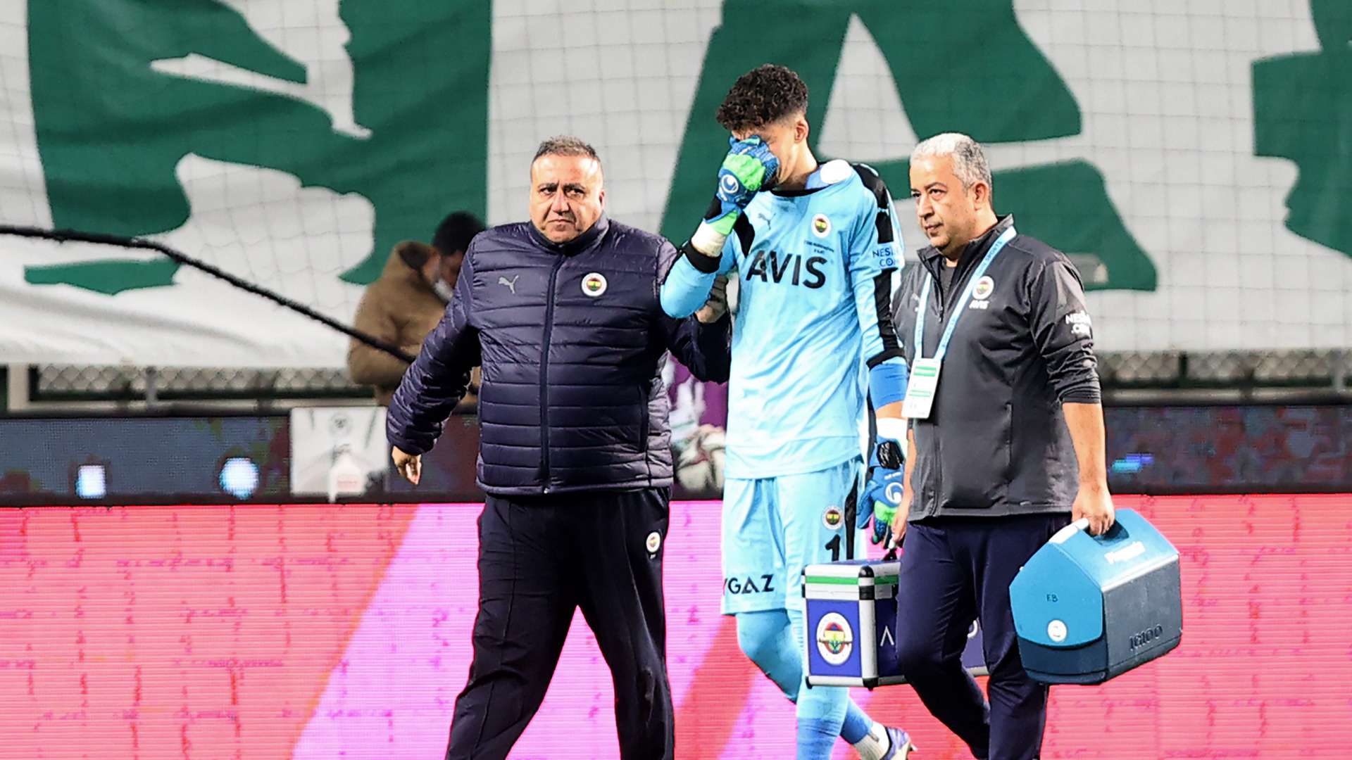 Altay Bayındır Fenerbahce injury against Konyaspor 30.10.2021