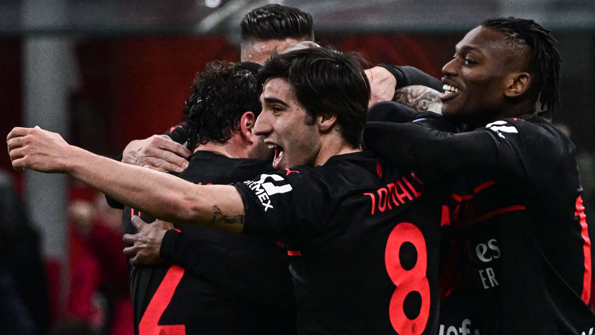 celebrate Milan Empoli Serie A 202122