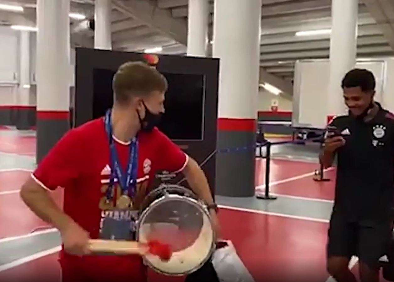 FC BAYERN GNABRY KIMMICH CL TROMMEL SCREENSHOT