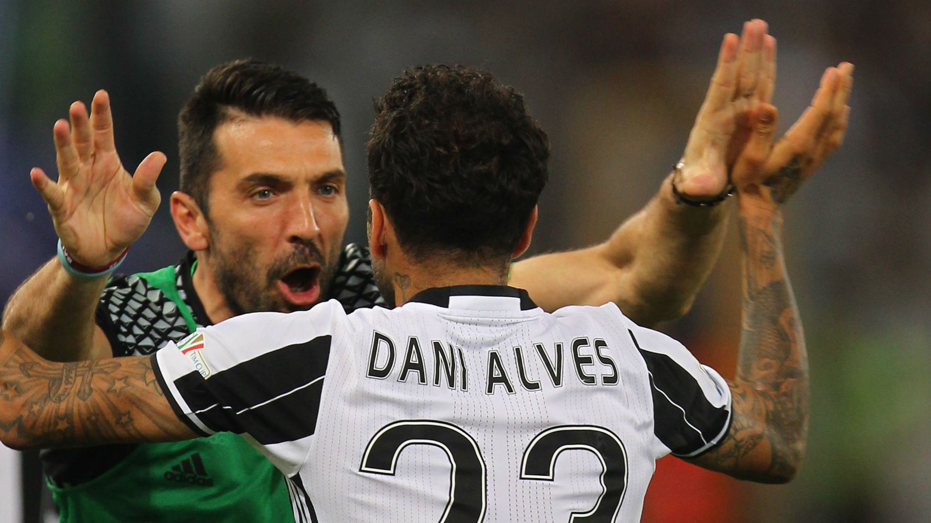 Gianluigi Buffon Dani Alves