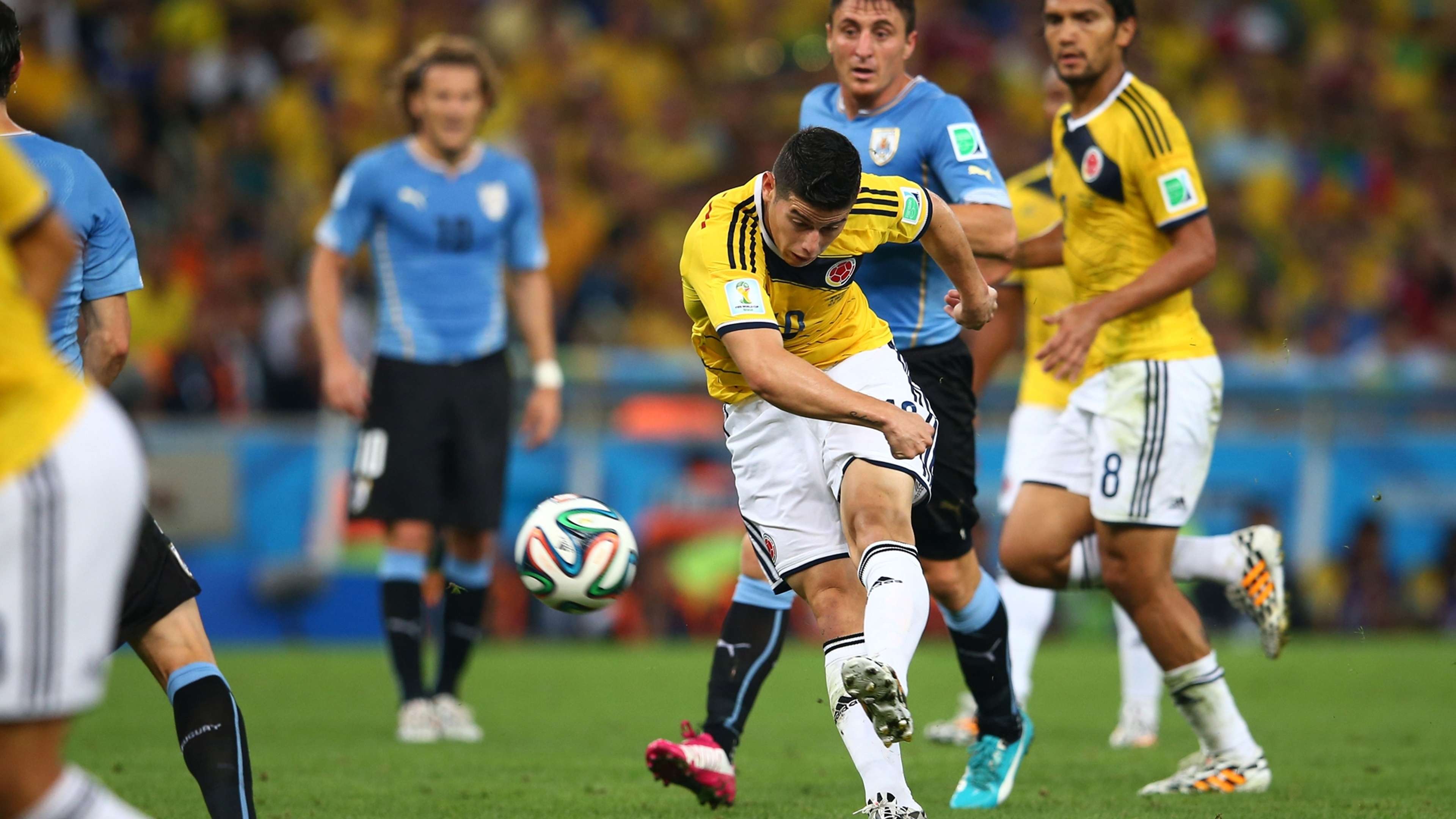 Gol de James a Uruguay (Mundial de Brasil)