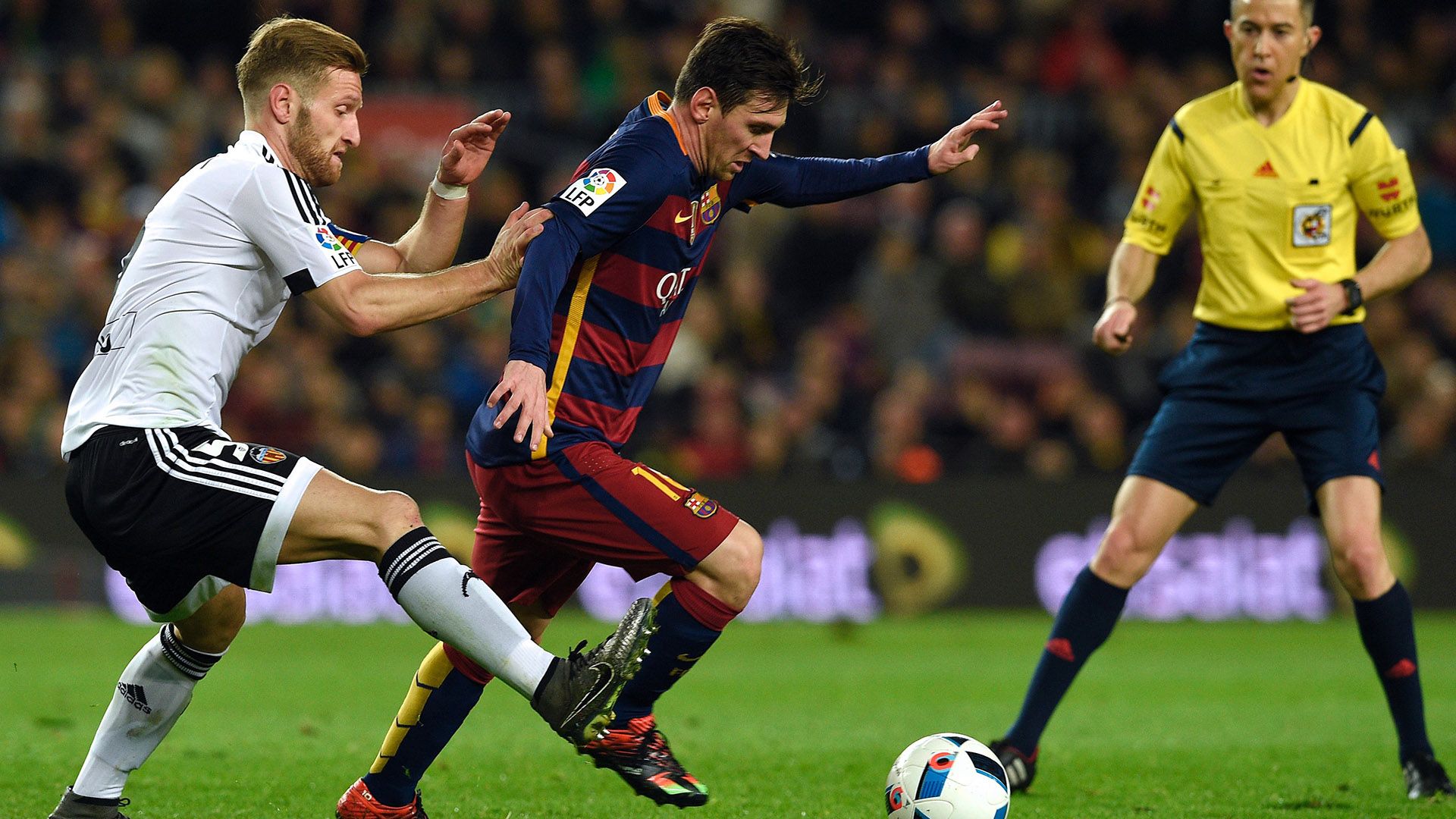 Lionel Messi Shkodran Mustafi Barcelona Valencia 03022016