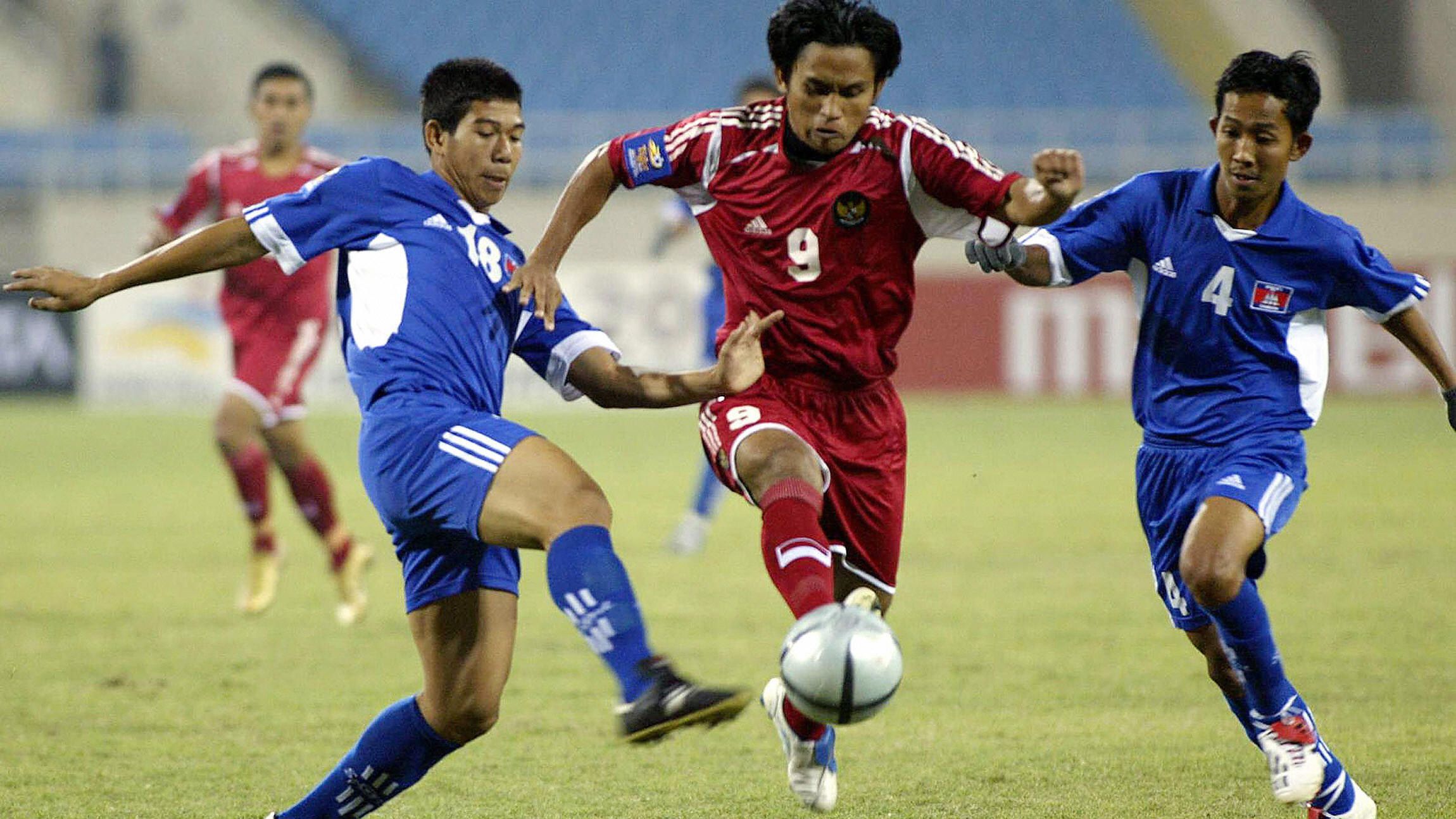 Ilham Jaya Kesuma - Indonesia & Nuth Sinoun & Soeur Chanveasma - Cambodia Tiger Cup 2004