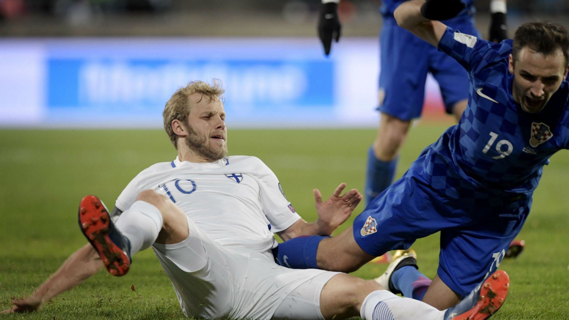 teemu pukki milan badelj - finland croatia - wc qualifier - 09102016