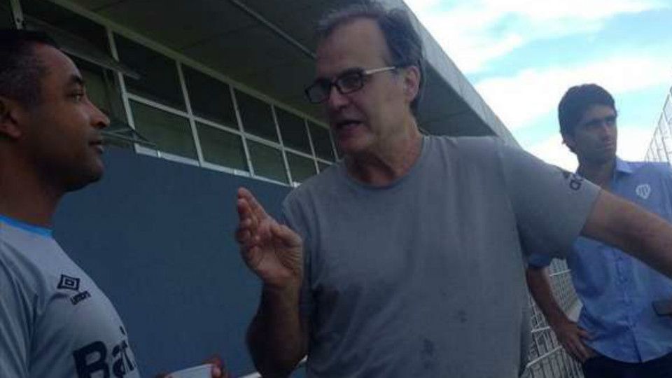 Marcelo Bielsa en el entrenamiento de Gremio 13012016