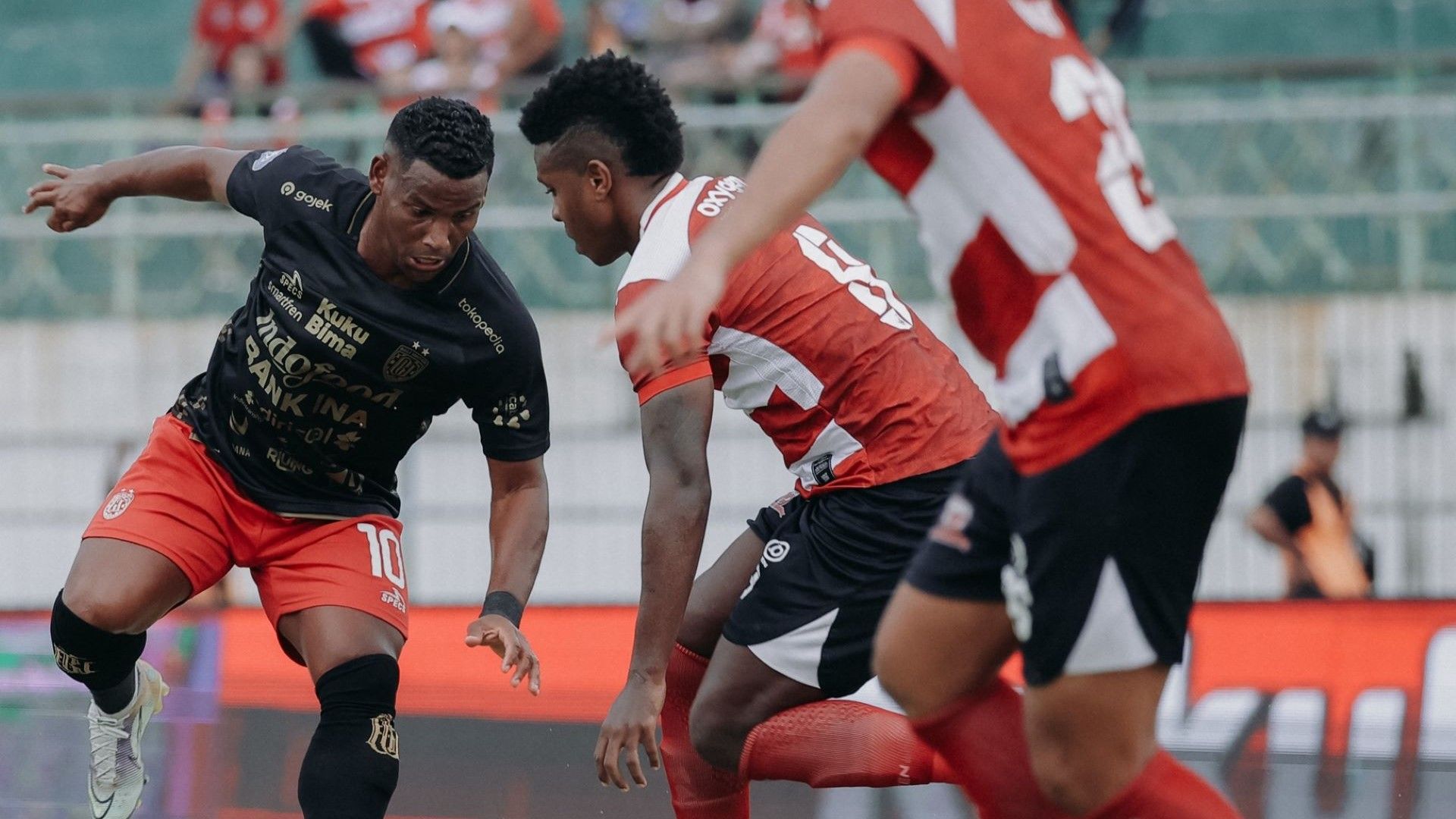 Madura United vs Bali United 23112023