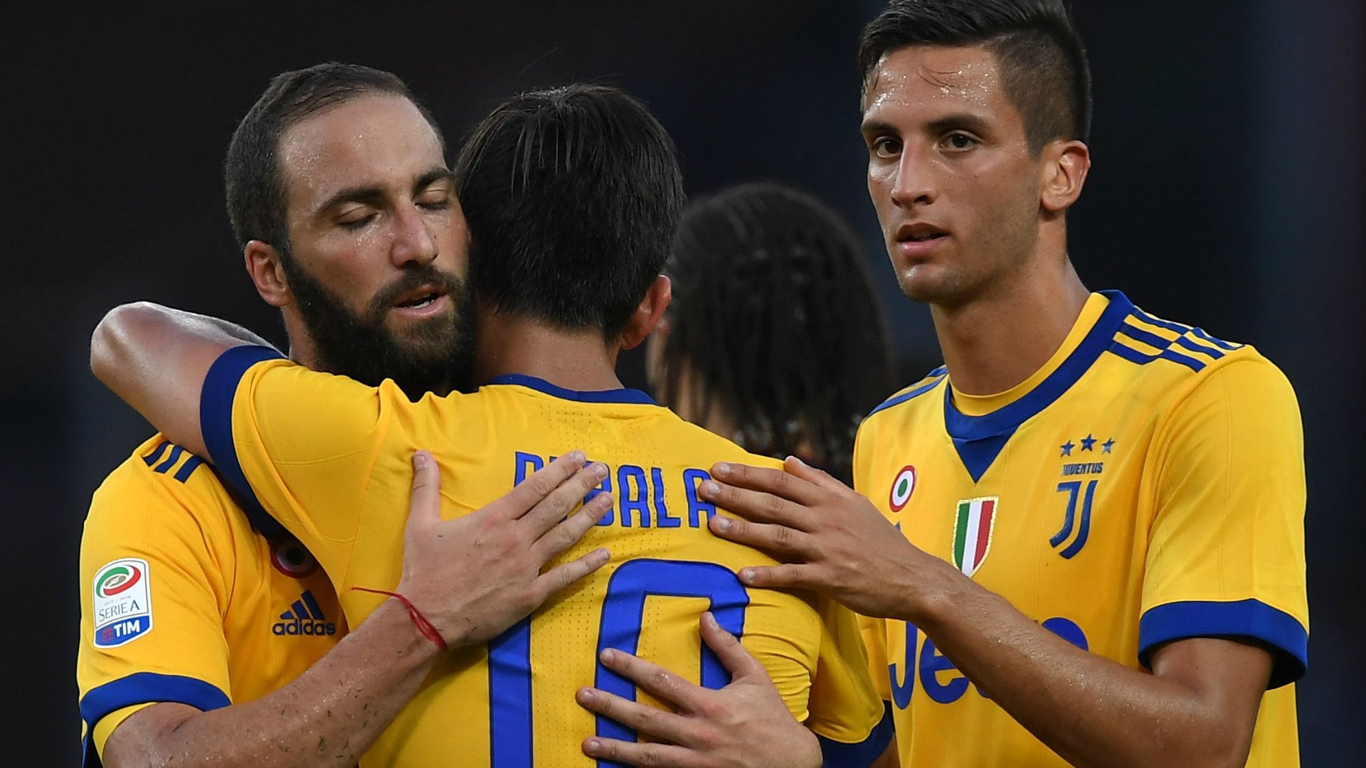 Bentancur Douglas Costa Dybala Juventus Serie A