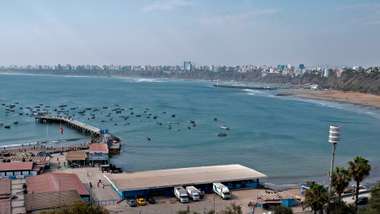 Litoral do Peru no Oceano Pacífico (Lima)