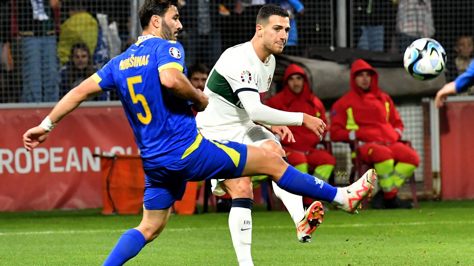 Diogo Dalot Portugal 2023-24