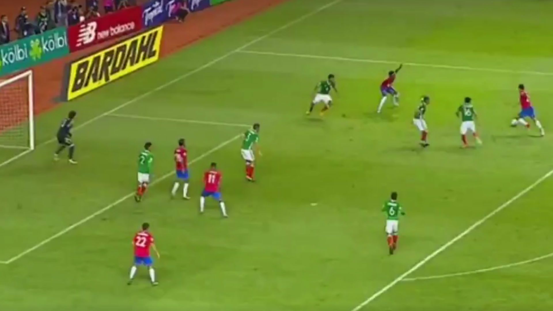 memo ochoa atajada costa rica méxico j8 hexagonal 2017