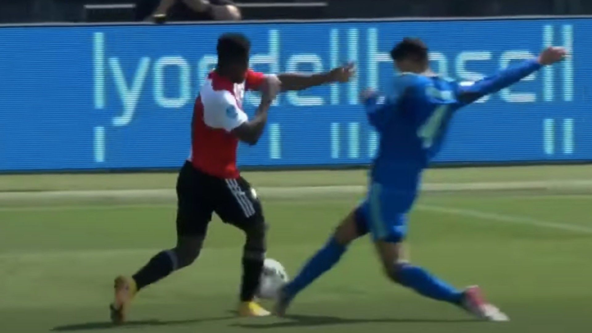 Edson Álvarez expulsión 1