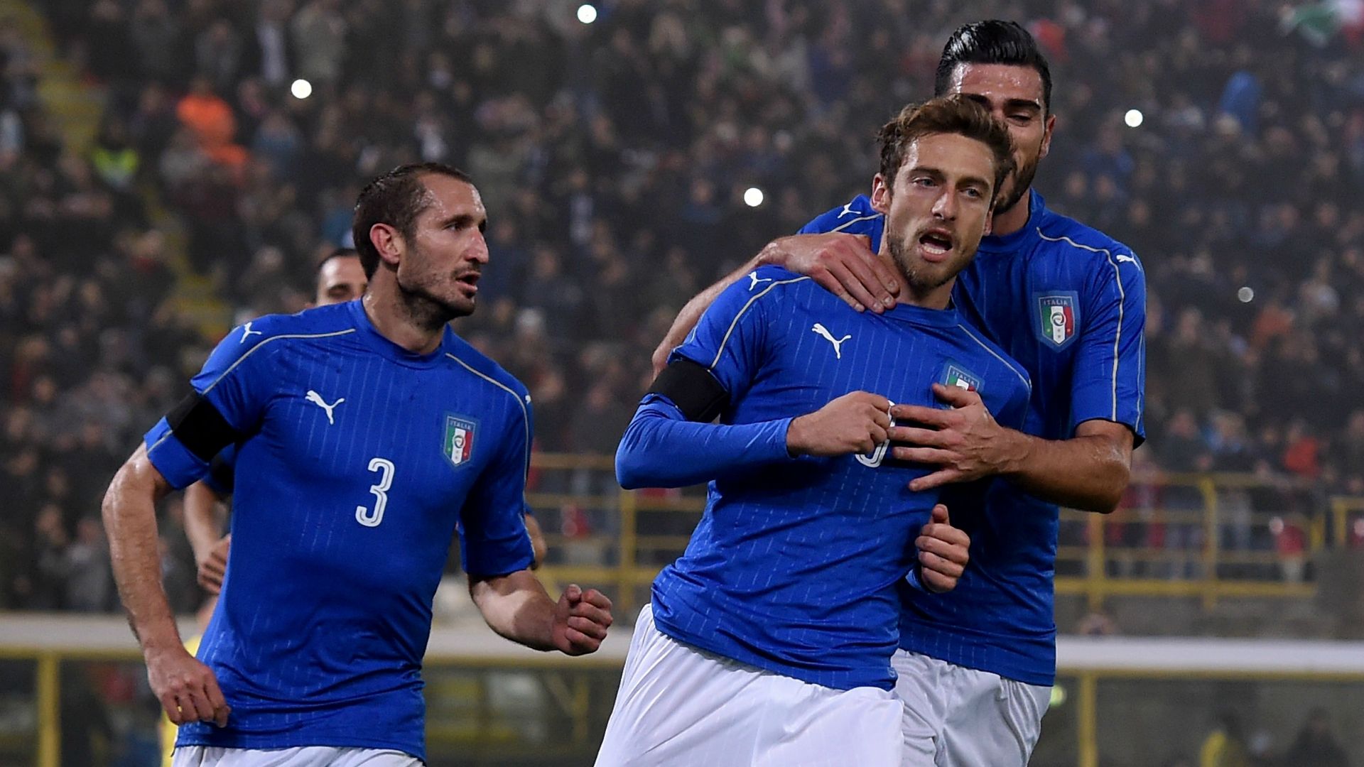 Marchisio celebrates his scoring Italy Romania 17112015