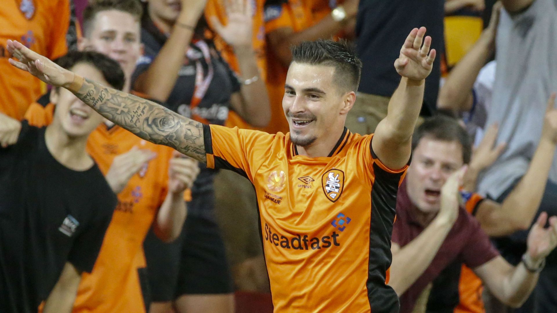 Jamie Maclaren Brisbane Roar A-League 032517