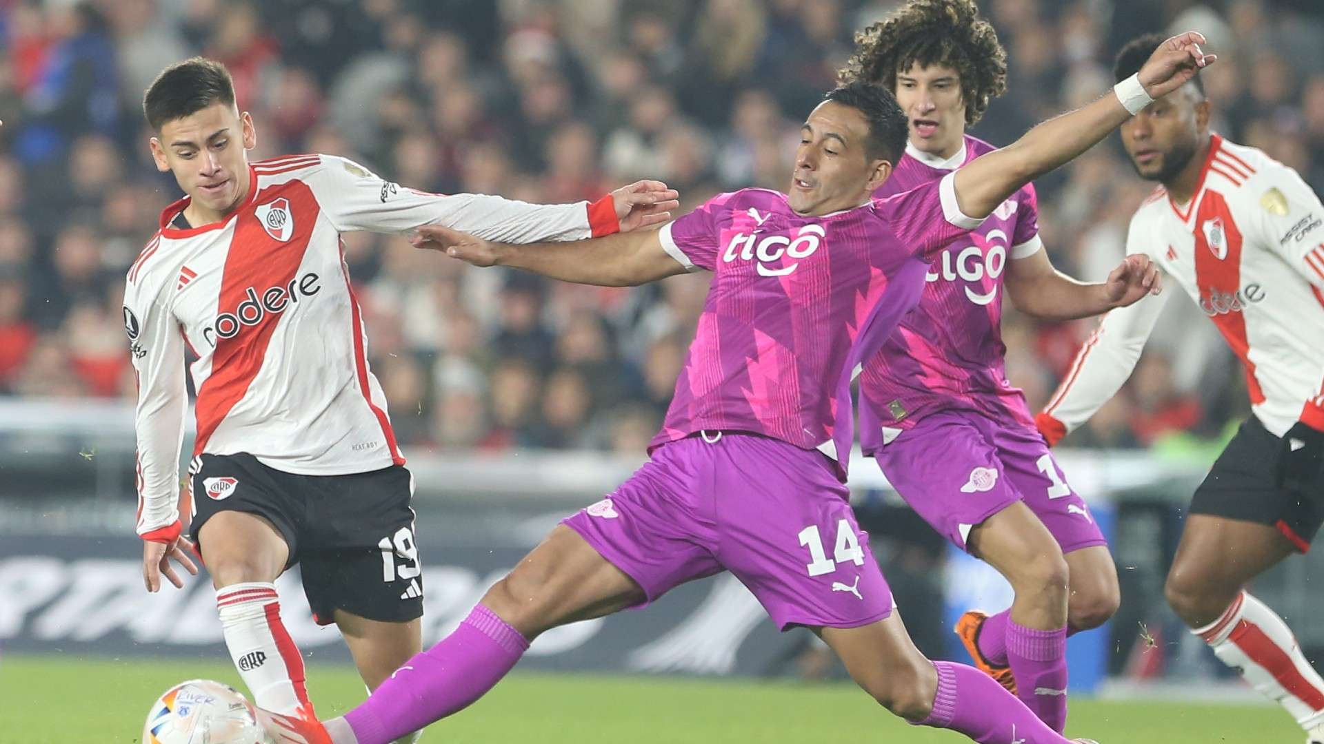 Claudio Echeverri River Libertad Copa Libertadores 14052024