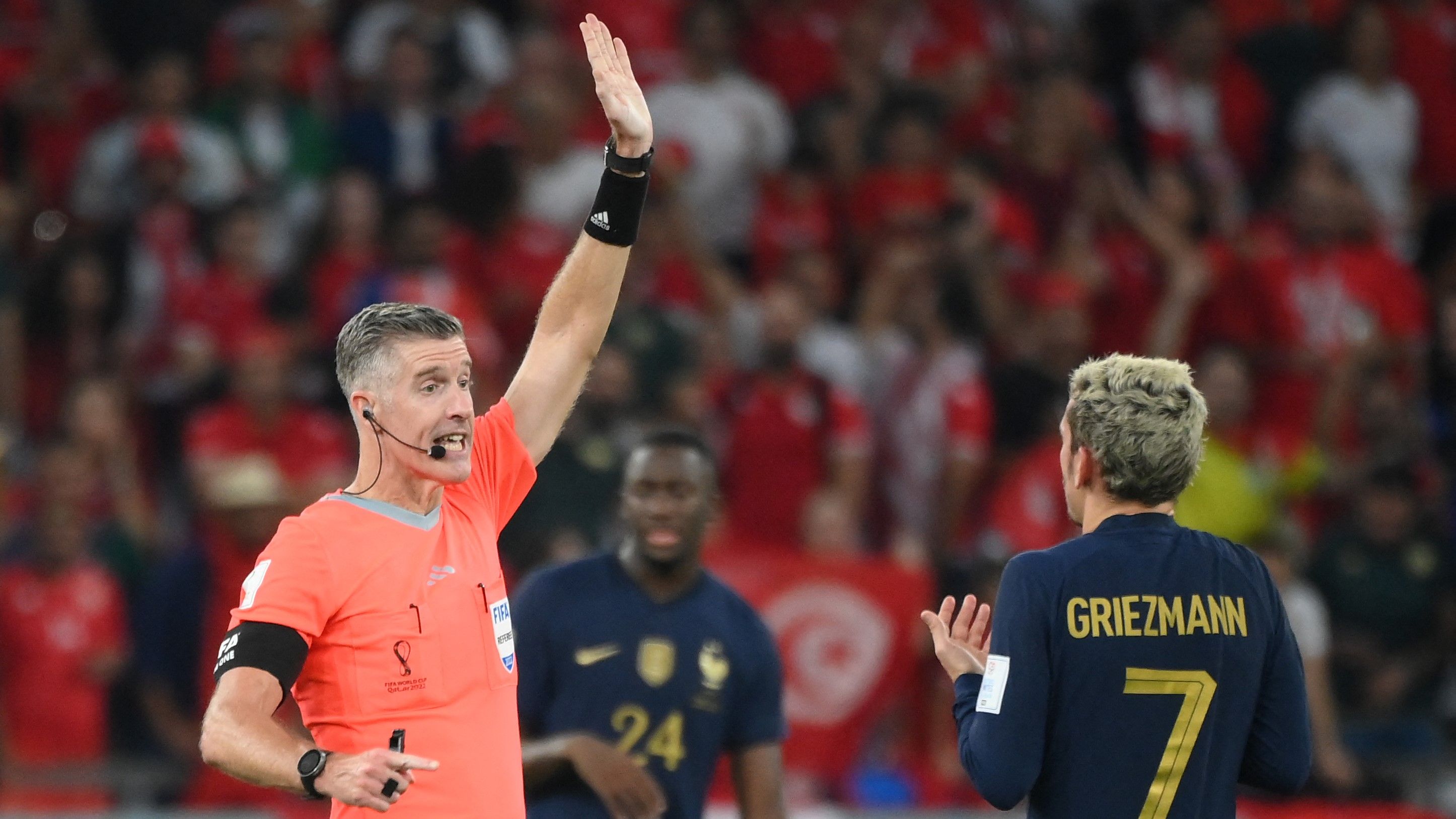 Antoine Griezmann offside header